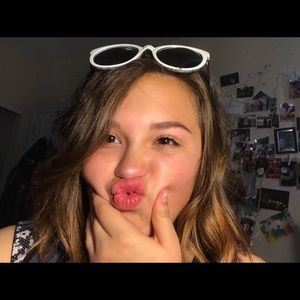 Meet your Posher, Hilary